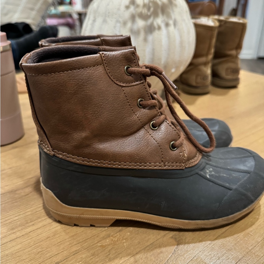 Kids sperry duck boots. Worn twice.